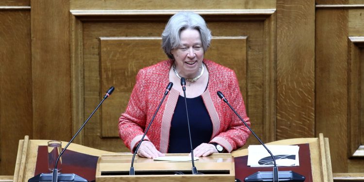 Αθηνά Λινού για κόμμα Τσίπρα: Για να πάω πρέπει να με καλέσει (βίντεο)