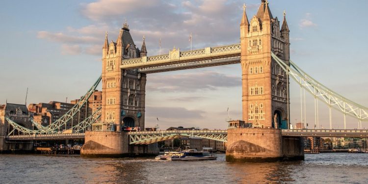 Βρετανία: Το 2025 πάει για την πιο ζεστή χρονιά της με 10,05°C και 1.622 ώρες ηλιοφάνειας