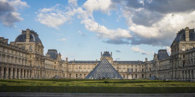 48ωρη απεργία κρατά κλειστό το Μουσείο του Λούβρου