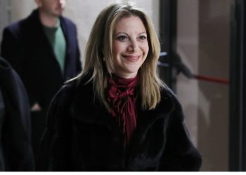 Μαρία Καρυστιανού: «Οι Άγιες Ημέρες των Χριστουγέννων ας γαληνέψουν κάθε πόνο και ας σβήσουν κάθε αδικία»