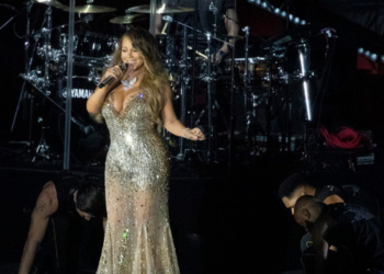 Mariah Carey: Το «αστρονομικό» ποσό που κερδίζει ετήσια από το «All I Want For Christmas Is You»