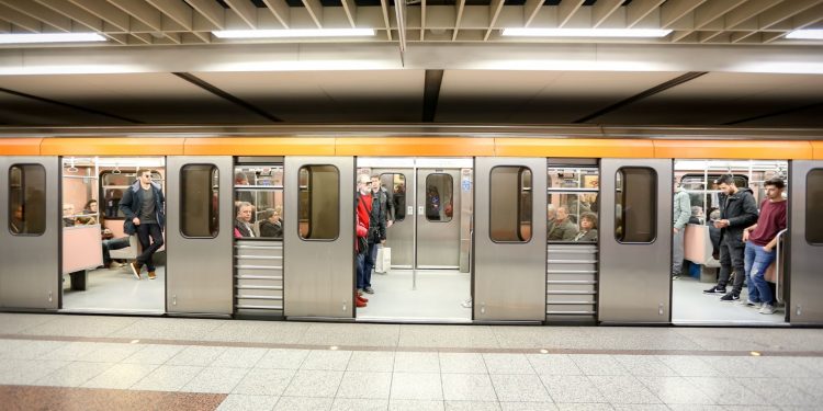 Πώς κινούνται τα ΜΜΜ την Παραμονή Πρωτοχρονιάς