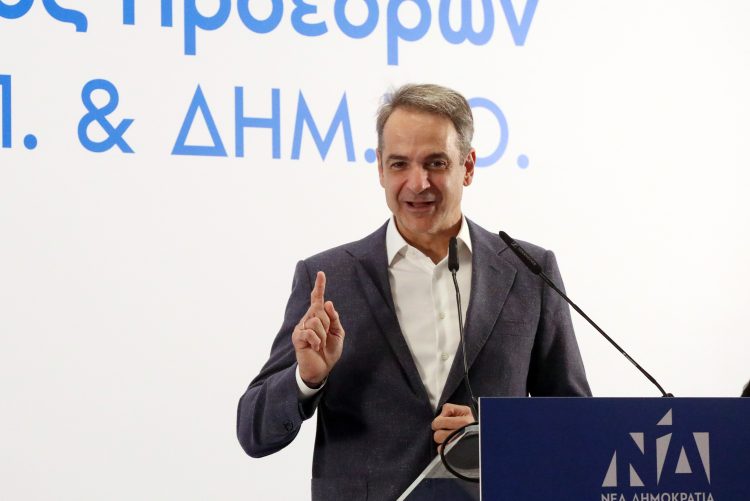 Ενα γκρίζο σύννεφο πλανάται πάνω από τη Νέα Δημοκρατία