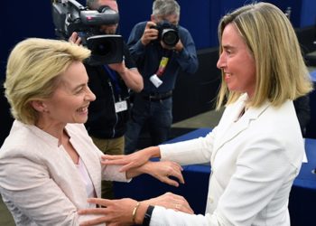 Θύελλα στην Κομισιόν: Η σύλληψη Μογκερίνι δοκιμάζει τη φον ντερ Λάιεν