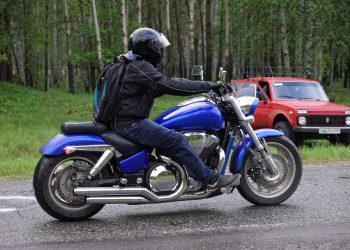 Η Ευρώπη επενδύει στη μοτοσυκλέτα για λιγότερη κίνηση – η Ελλάδα γιατί όχι;