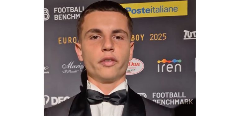 Golden Boy Web 2025 ο Χρήστος Μουζακίτης – «Μιλάμε για απίστευτη στιγμή, δεν ξέρω πότε θα φύγει από το κραβάτι μου το βραβείο»