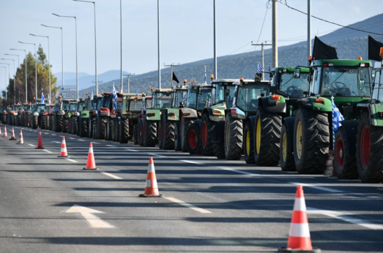 Κρίσιμη Τετάρτη στα μπλόκα: Στο λιμάνι του Βόλου τρακτέρ και… διμοιρίες – Νέος ξεσηκωμός