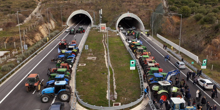 Η αυγή του 2026 με μπλόκα στις εθνικές οδούς προβληματίζει το Μάξιμου