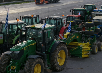 «Παραλύει» η χώρα από τα αγροτικά μπλόκα – Πάνω από 6.000 τρακτέρ στους δρόμους