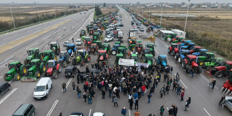 Κλιμακώνουν οι αγρότες: Κλείνει επ’ αορίστου ο Προμαχώνας για τα φορτηγά