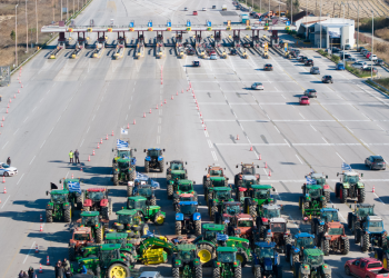 Αγρότες: Σκληραίνουν και άλλο τη στάση τους – Τι αποφάσισαν στο μπλόκο της Νίκαιας (βίντεο)