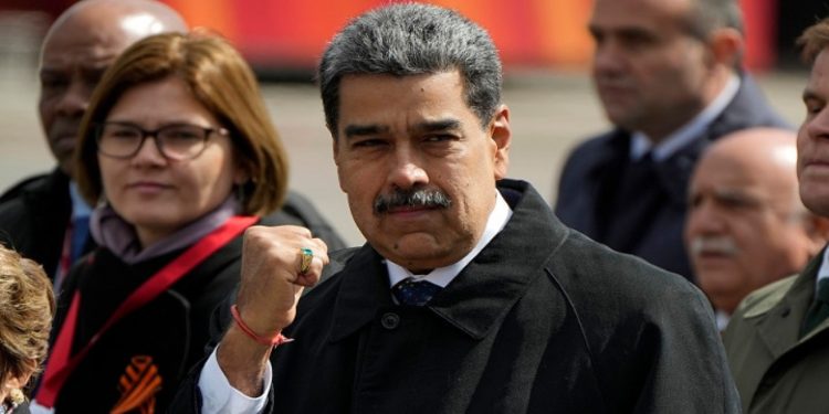 Επανεμφάνιση Μαδούρο μετά τις απειλές Τραμπ: «Ψυχολογική τρομοκρατία από τις ΗΠΑ, θέλουμε ειρήνη, αλλά όχι ειρήνη των σκλάβων»