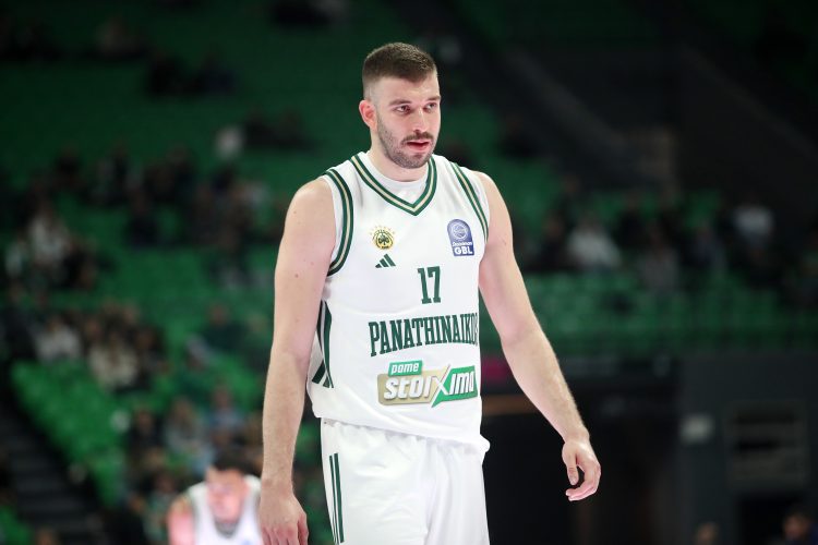 Νίκος Ρογκαβόπουλος: Έσπασε κάθε ρεκόρ στα χρονικά της Α1 με τα 12 εύστοχα τρίποντα!