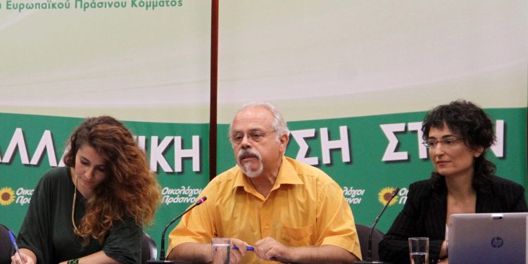 Αδιανόητη κατηγορία κατά του πρώην πρόεδρου των οικολόγων ότι έδειρε αστυνομικούς