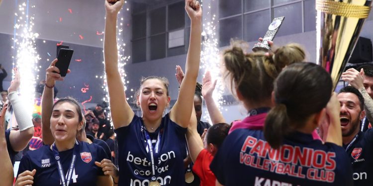 Έγραψαν ιστορία τα κορίτσια του Πανιώνιου: Κέρδισαν το Super Cup στο βόλεϊ – Ο πόντος που χάρισε το τρόπαιο (βίντεο)