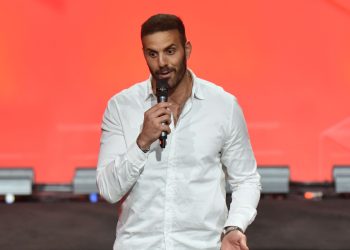 Αυτόπτης μάρτυρας επιβεβαιώνει την επίθεση που δέχθηκε ο δημοσιογράφος από τον Νίκο Παππά