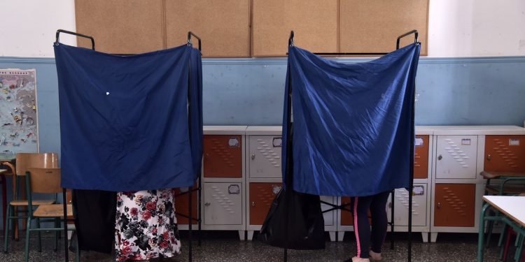 Αλλαγή εκλογικού νόμου: Γιατί το θέμα που «έκλεισε» ο Μητσοτάκης συνεχίζει να επανέρχεται