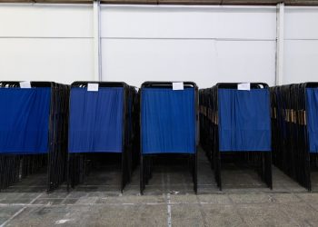 Δημοσκόπηση ALCO: Το 56% θέλει εκλογές το 2026, το 78% στηρίζει τους αγρότες