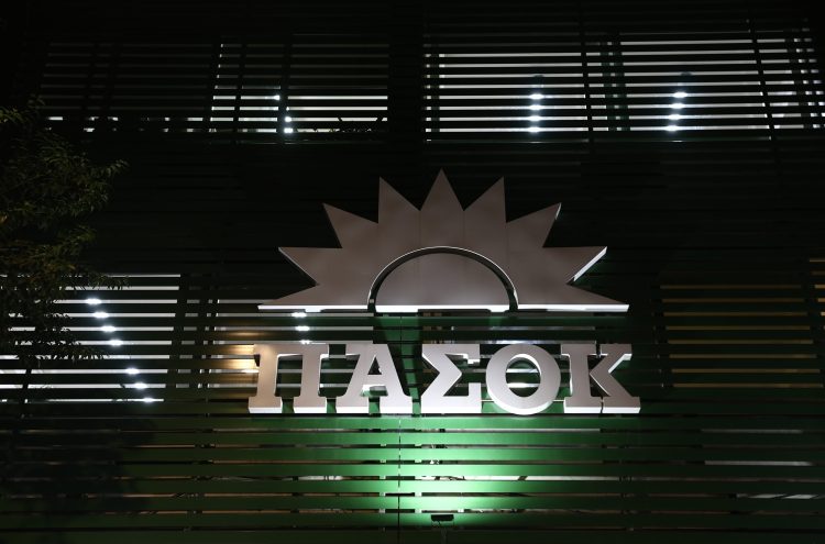 ΠΑΣΟΚ σε ΝΔ: «Ενεργός» ο Χιλετζάκης, παρά τους ισχυρισμούς σας