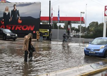 Διακοπή κυκλοφορίας λόγω έντονης βροχόπτωσης στην οδό Πειραιώς – Προβλήματα στον Κηφισό