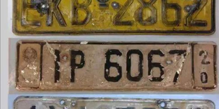 Απειλή προστίμου για «θαμπές» πινακίδες – Το συχνό λάθος που κοστίζει 350 ευρώ