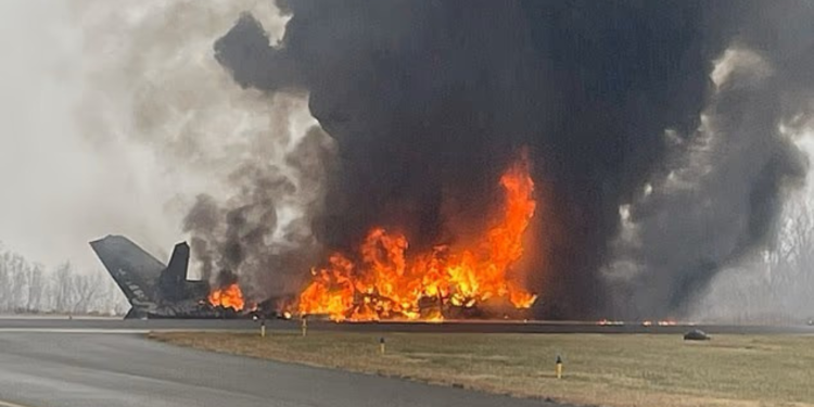 Συντριβή αεροσκάφους στις ΗΠΑ – Φόβοι για πολλούς νεκρούς (βίντεο)