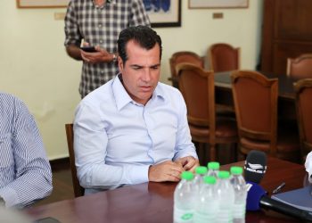Με απειλές και τελεσίγραφα Πλεύρη η κυβέρνηση προσπαθεί να «σπάσει» τους αγρότες