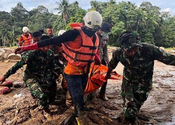 Τις πληγές της μετράει η Ασία μετά τις φονικές πλημμύρες – Πάνω από 1.000 νεκροί