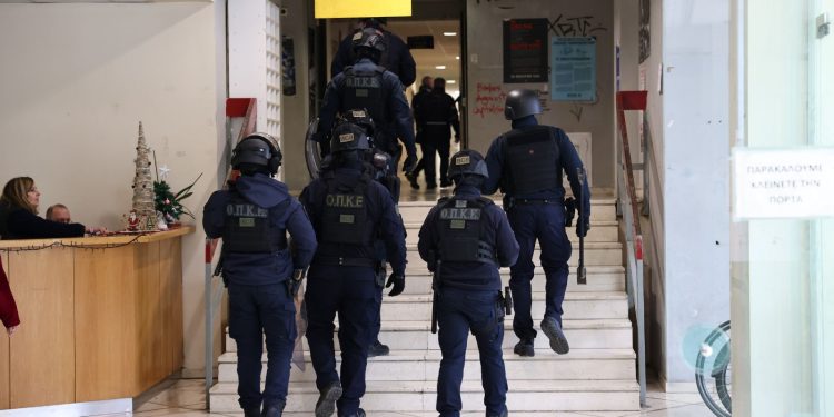 Ζωγράφου: Επτά προσαγωγές ατόμων από την Πολυτεχνειούπολη