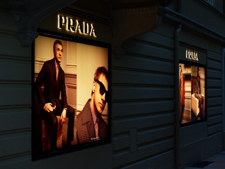 Η Versace περνά στα χέρια της Prada για 1,3 δισ. ευρώ