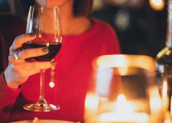 Τελικά ωφελεί πραγματικά την καρδιά ένα ποτήρι κρασί την ημέρα;