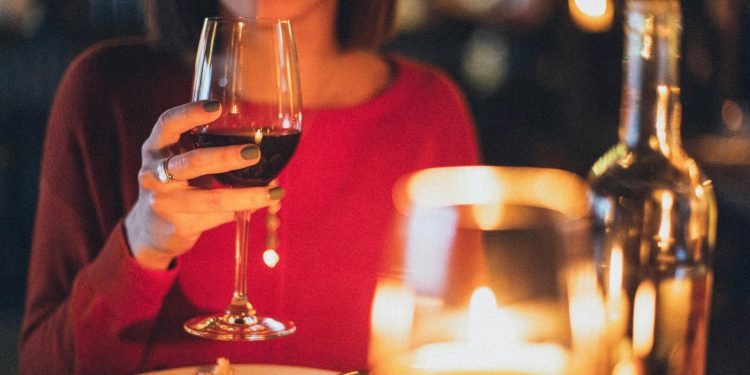 Τελικά ωφελεί πραγματικά την καρδιά ένα ποτήρι κρασί την ημέρα;