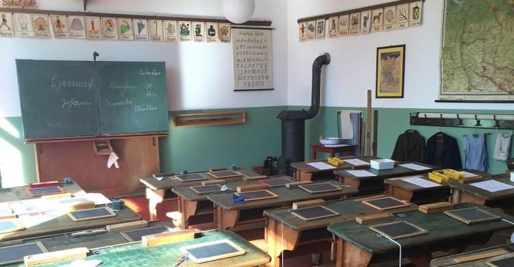 Aποτροπιασμός στην Τουρκία: Μαθητές με αυτισμό δεμένοι στα θρανία (βίντεο)