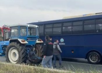 ΕΛ.ΑΣ: Έρευνα από για την κλούβα που επιχείρησε να σπάσει μπλόκο των αγροτών