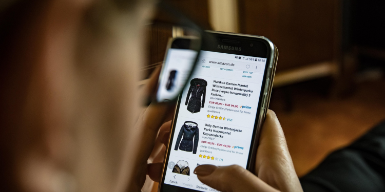 ΕΛΣΤΑΤ: Το 1/4 των ελληνικών επιχειρήσεων δέχτηκε online παραγγελίες το 2025