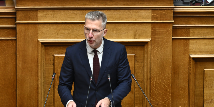 Επίθεση στους αγρότες από τον Σκέρτσο – Κάνει λόγο για «αγροτικό Grexit»