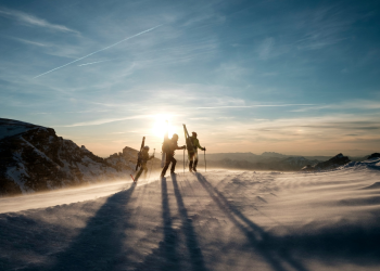 Βαρδούσια όρη: Χωρίς τις αισθήσεις τους εντοπίστηκαν οι 3 ορειβάτες που αγνοούνταν
