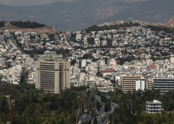 Eurostat: Το 27% των Ελλήνων ζει σε συνθήκες συνωστισμού