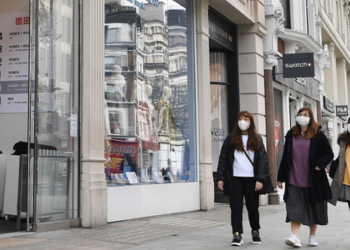 Συναγερμός για την «Υπεργρίπη»: Κλειστά σχολεία και ραγδαία αύξηση κρουσμάτων