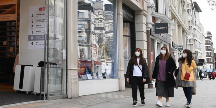 Συναγερμός για την «Υπεργρίπη»: Κλειστά σχολεία και ραγδαία αύξηση κρουσμάτων