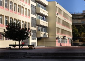Κυψέλη: «Τρεις φορές έχει συλληφθεί η 16χρονη που μαχαίρωσε 14χρονη στο σχολείο», λέει η ανήλικη φίλη της 14χρονης