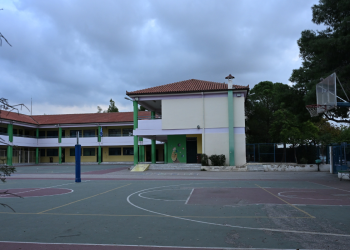 Γιώργος Καραμέρος: Στη Βουλή τα προβλήματα στα σχολεία του Δήμου Αχαρνών