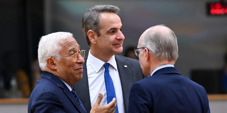 Στη Σύνοδο Κορυφής ο Μητσοτάκης: «Η Ελλάδα στηρίζει την Ουκρανία και θα υποστηρίξει λύση για τη χρηματοδότησή της»