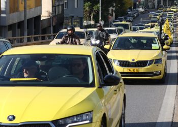 Χάος από ταξί στο κέντρο της Αθήνας με έκτακτη πορεία προς τη Βουλή ( βίντεο)