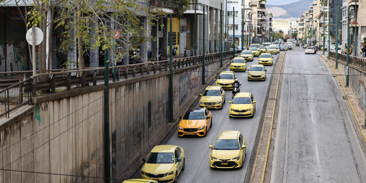 Κακοκαιρία Byron: Αναστέλλεται η αυριανή απεργία των ταξί στην Αττική