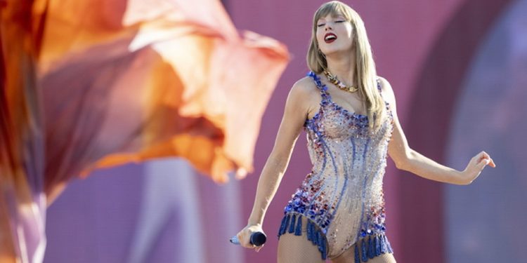 Bots εμφάνισαν την Τέιλορ Σουίφτ ως «ναζί»