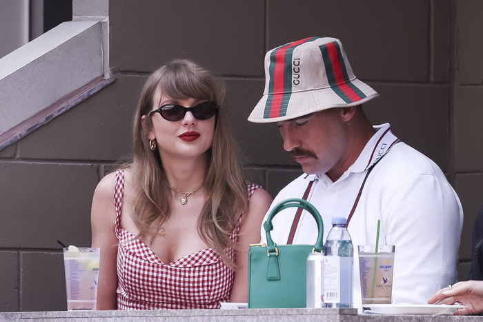 Η Τέιλορ Σουίφτ και η Σελίνα Γκόμεζ στη σουίτα των Chiefs για τον Tράβις Kέλσι