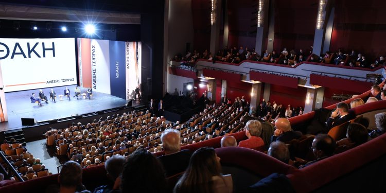 Η πλατεία, ο εξώστης και το… χλευαστικό σύνθημα