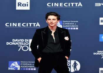 Ο Τίμοθι Σαλαμέ απάντά στις φήμες για το αν είναι ο ράπερ EsDeeKid