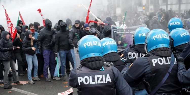 Σε πόλεμο με τις καταλήψεις και στο Τορίνο η Μελόνι